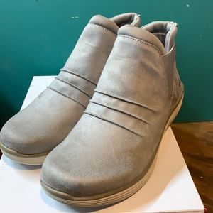 Women’s size 7.5 Ryka boots
